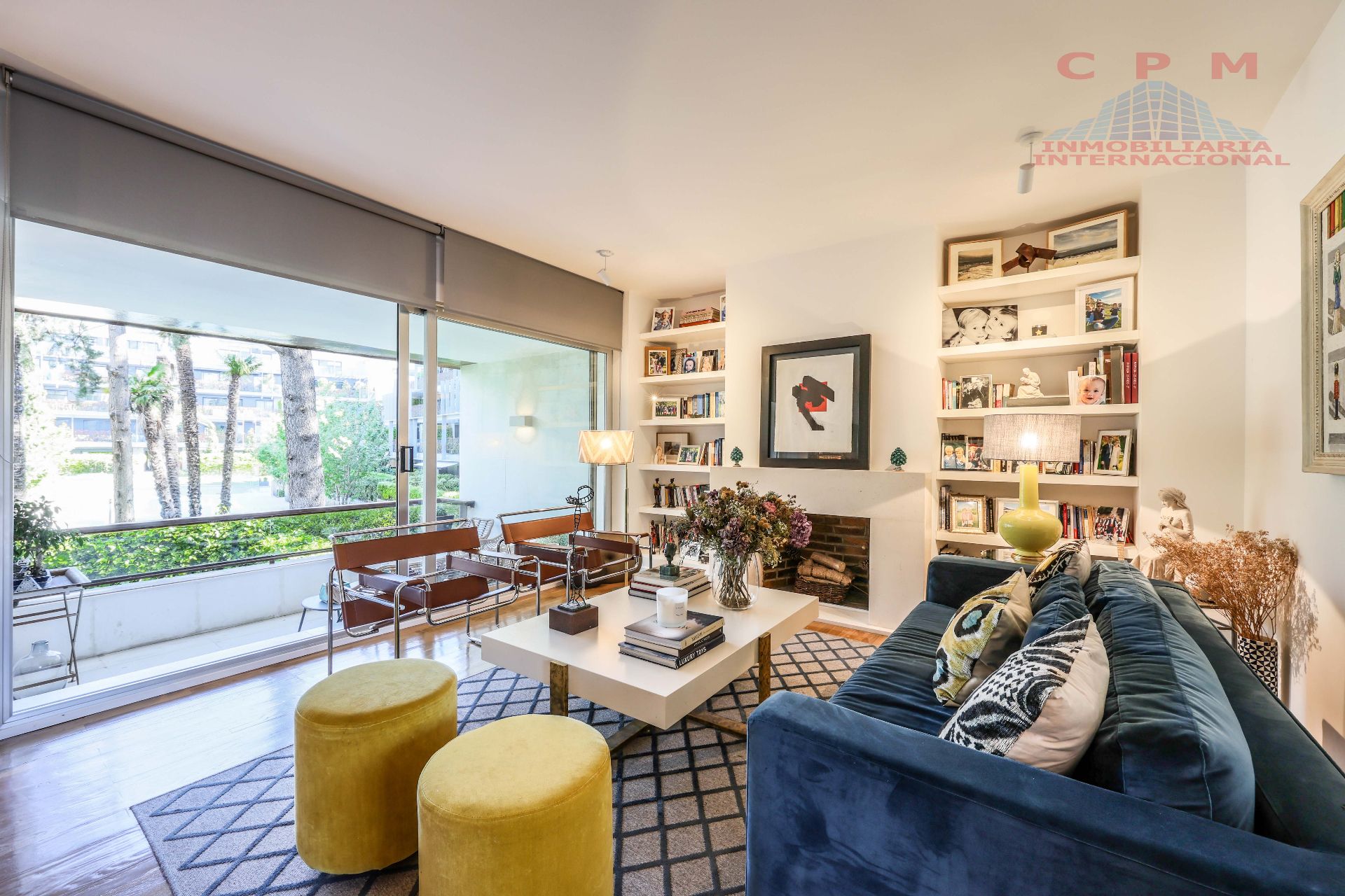 Living room of Flat for rent in  Madrid Capital  with Air Conditioner, Heating and Parquet flooring