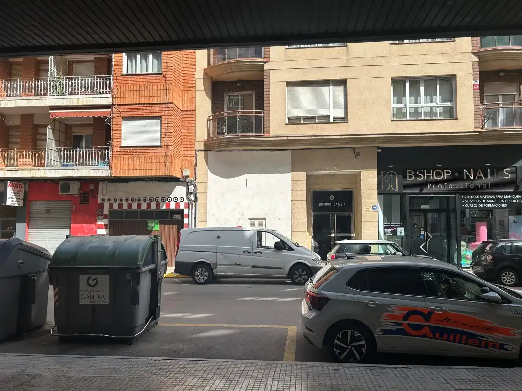 Vista exterior de Local en venta en Gandia