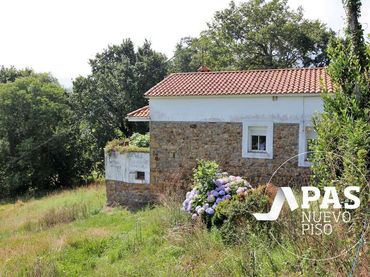 Casa amb balcó en venda a Barrio Moncobe