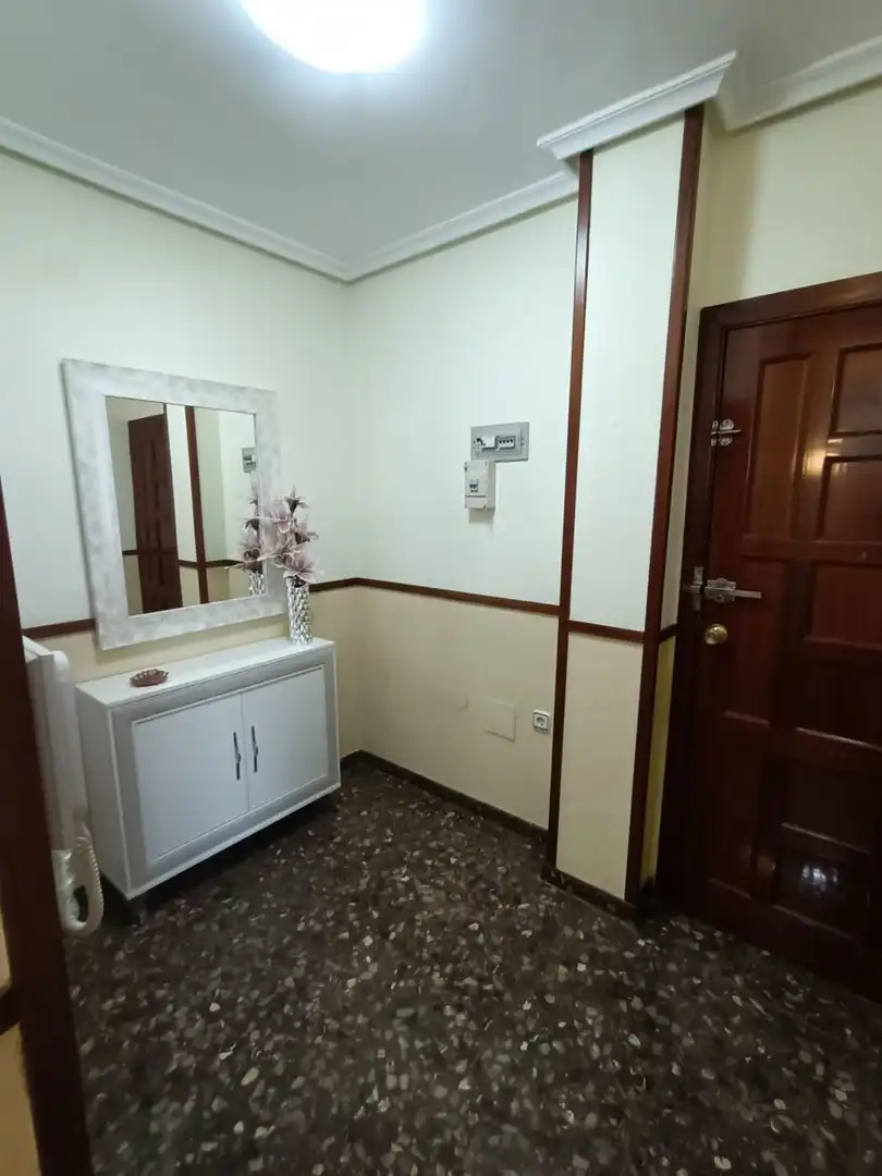Wohnung zur Miete in Jaén mit Klimaanlage, Terrasse und Möbliert