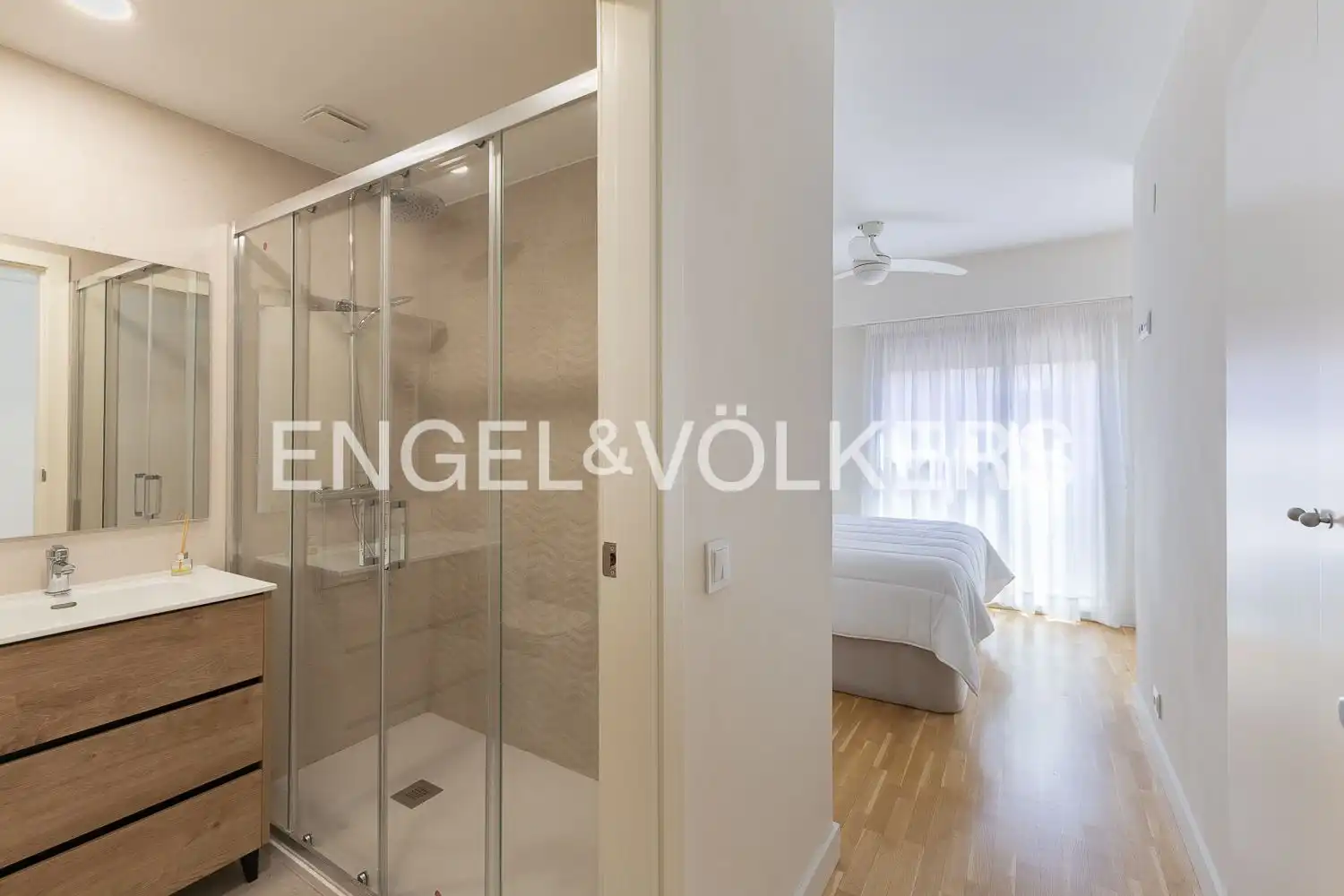 Baño de Casa o chalet de alquiler en Rocafort con Aire acondicionado, Calefacción y Jardín privado