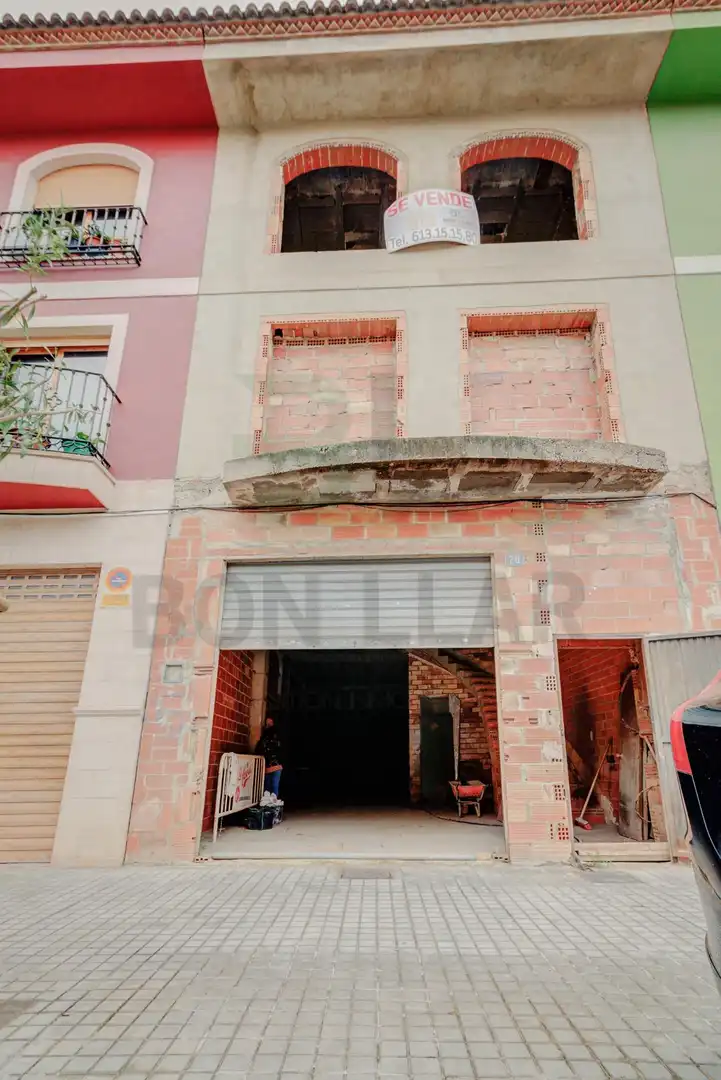 Terraced house with terrace for sale in CORTS VALENCIANES 20, imagen 2