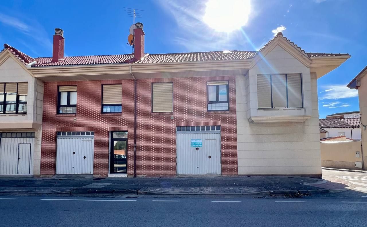 Exterior view of Duplex for sale in Aguilar de Campoo  with Heating, Parquet flooring and Furnished