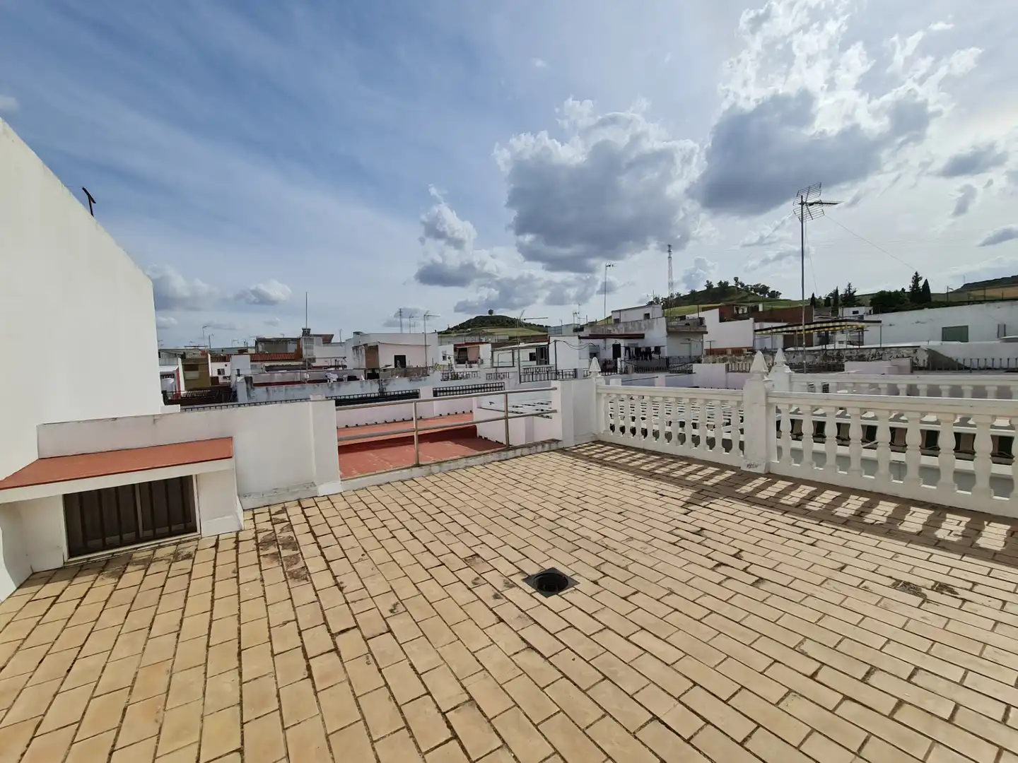 Exterior view of Houses for sale in Camas  with Air Conditioner, Terrace and Storage room