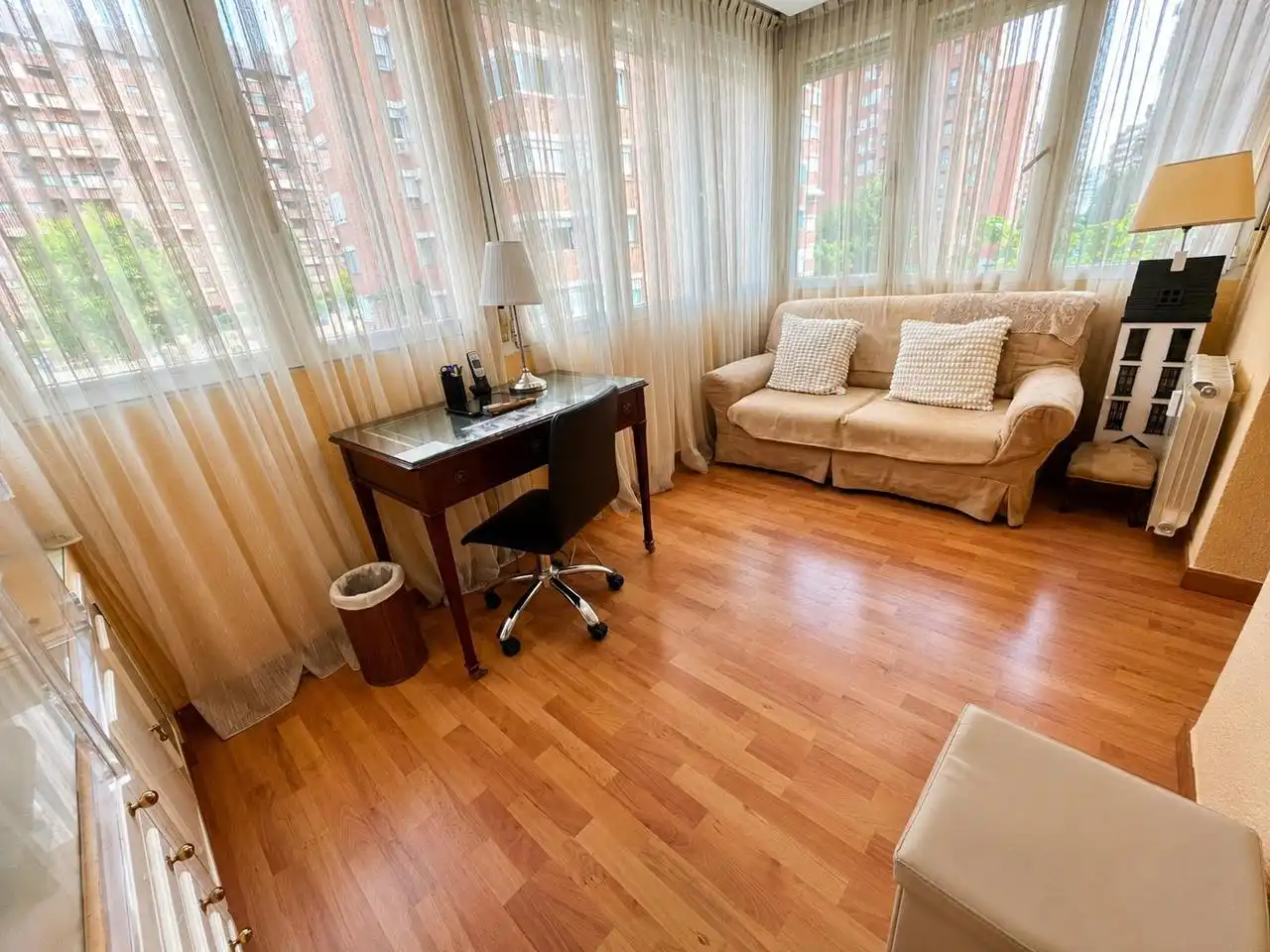 Sala de estar de Piso en venta en Madrid con Calefacción, Jardín privado y Parquet