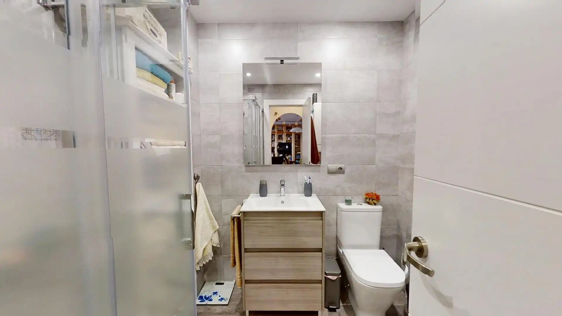 Bathroom of Flat for sale in Benalmádena  with Private garden, Terrace and Balcony