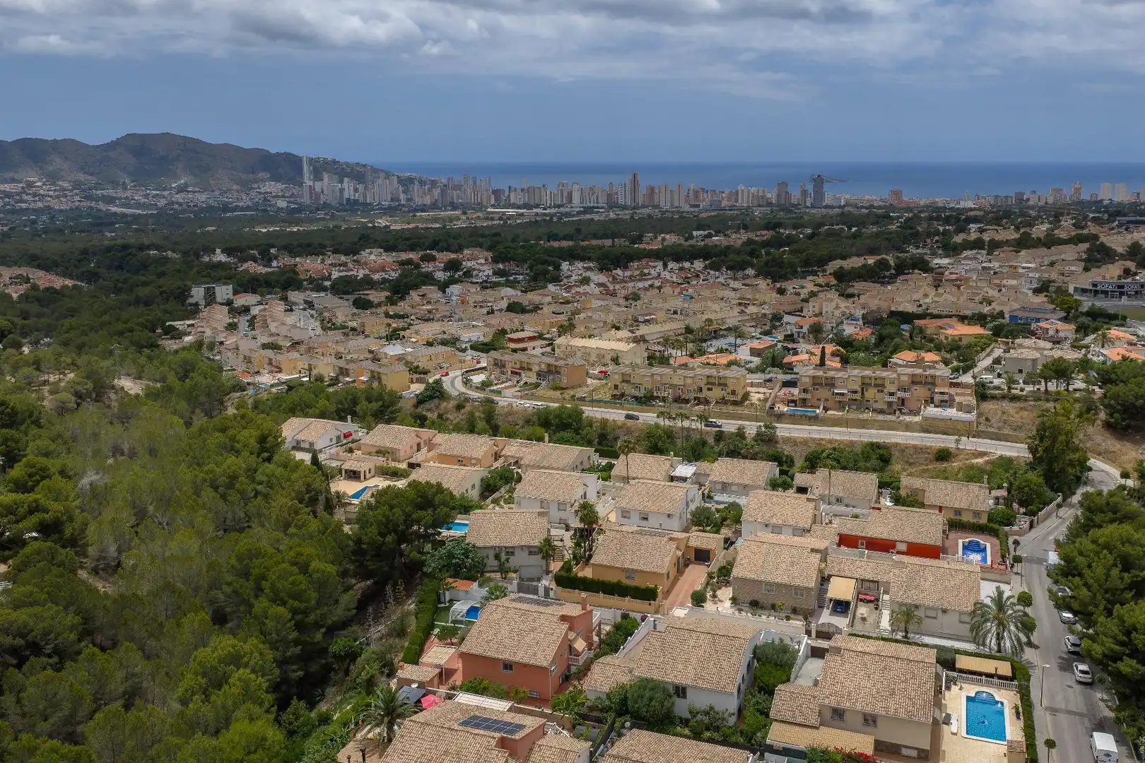 Vista exterior de Casa o xalet en venda en La Nucia amb Calefacció, Jardí privat i Terrassa