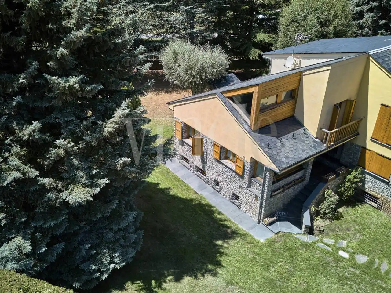 Garden of Houses for sale in Alp  with Heating and Parquet flooring
