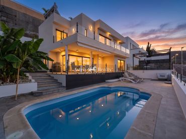 Casa con piscina en venta en Aragón 9