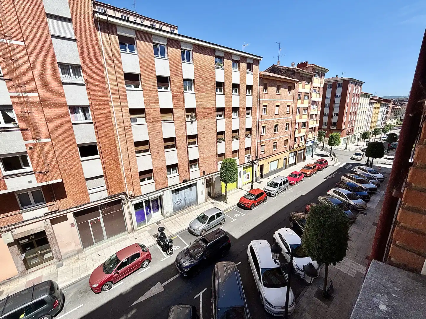 Vista exterior de Piso en venta en Oviedo  con Calefacción y Parquet