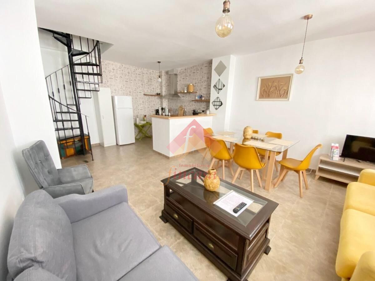 Sala d'estar de Dúplex en venda en Ronda amb Calefacció, Terrassa i Traster