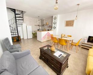 Sala d'estar de Dúplex en venda en Ronda amb Calefacció, Terrassa i Traster