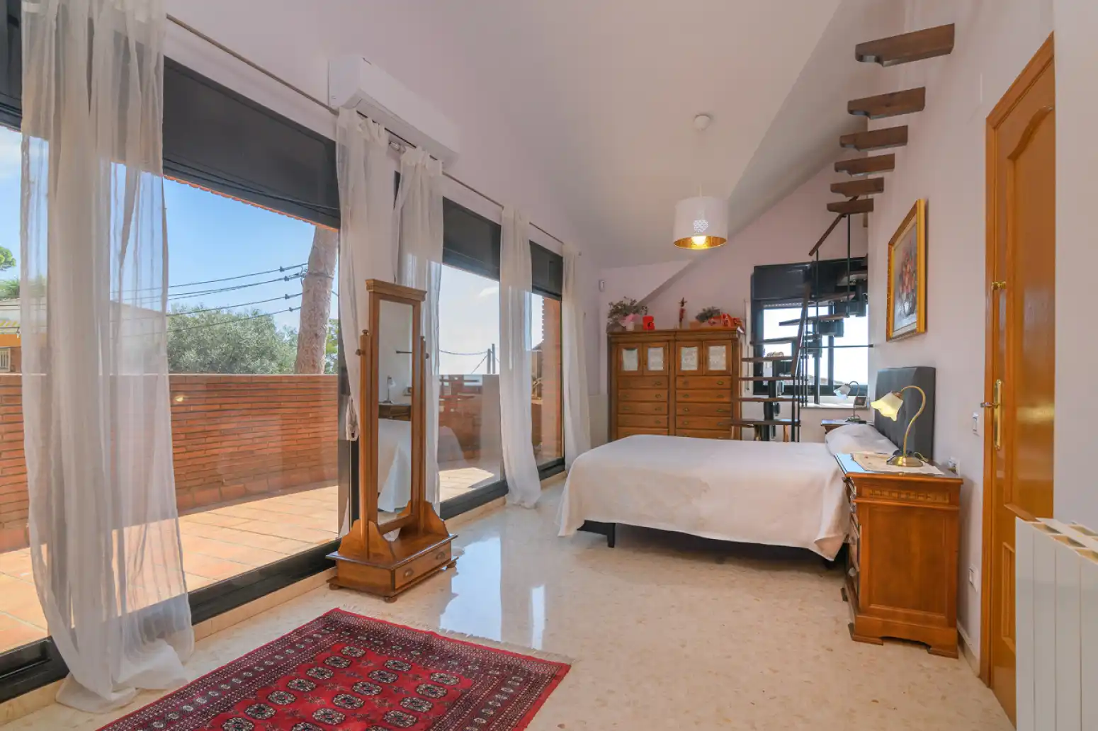 Habitación de Casa o chalet en venta en Viladecans con Terraza, Piscina y Balcón