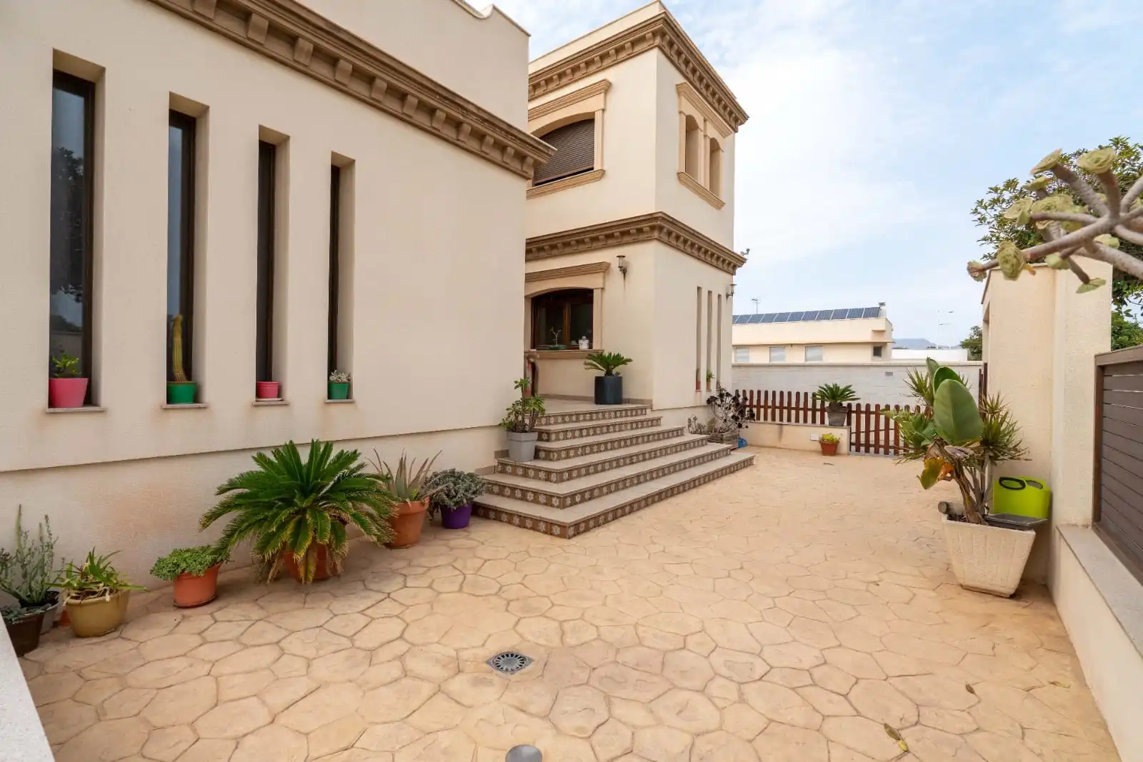 Vista exterior de Casa o chalet en venta en Almería con Aire acondicionado, Calefacción y Jardín privado