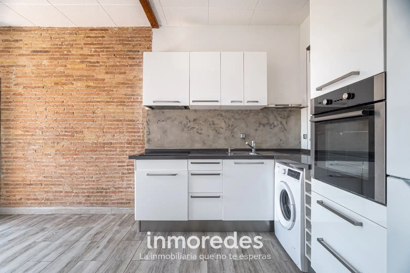 Cuina de Pis en venda en Barcelona amb Calefacció, Parquet i Balcó