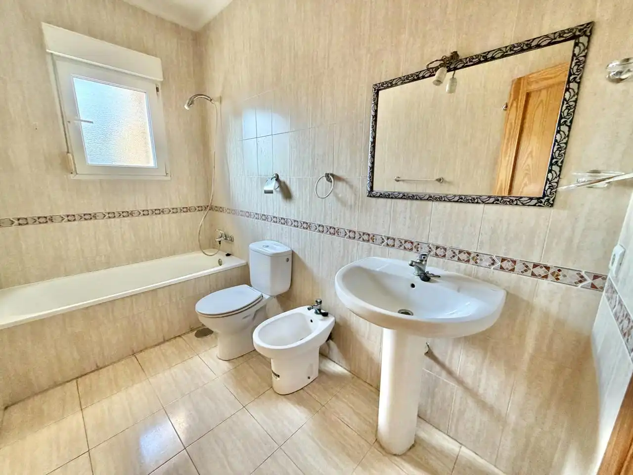 Bathroom of Houses for sale in Padiernos  with Heating and Private garden