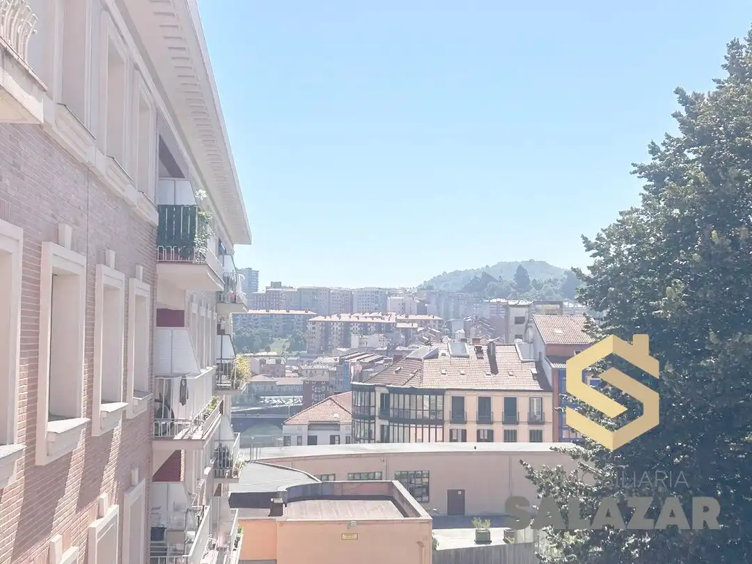 Vista exterior de Pis de lloguer en Bilbao  amb Calefacció i Terrassa