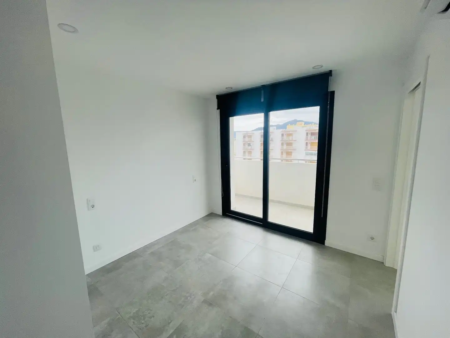 Schlafzimmer von Maisonette zum Verkauf in Roses mit Klimaanlage, Heizung und Terrasse