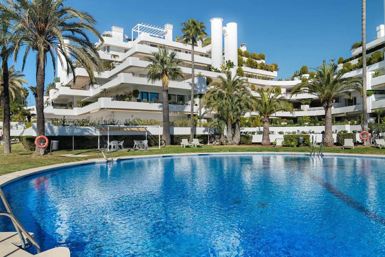Piscina de Apartament en venda en Marbella amb Piscina comunitària
