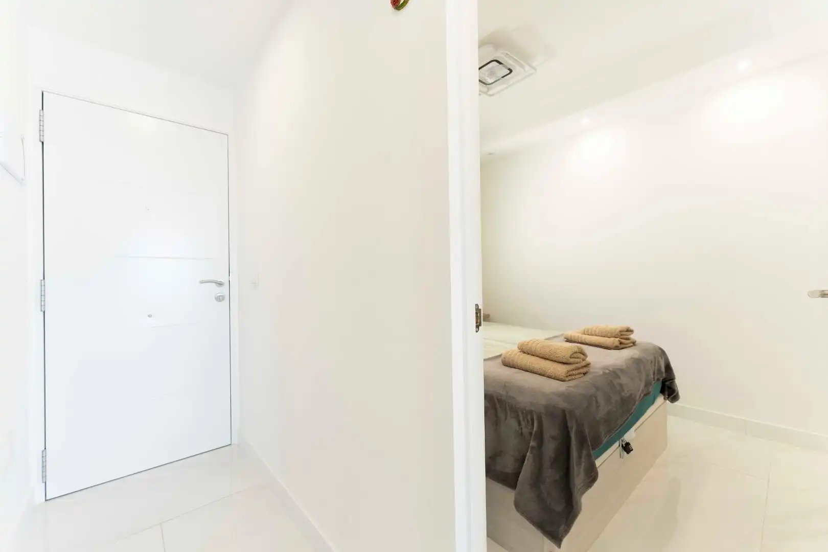 Dormitori de Apartament en venda en Adeje amb Aire condicionat, Terrassa i Moblat