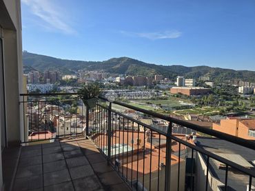 Pis amb balcó en venda a Horta - Guinardó