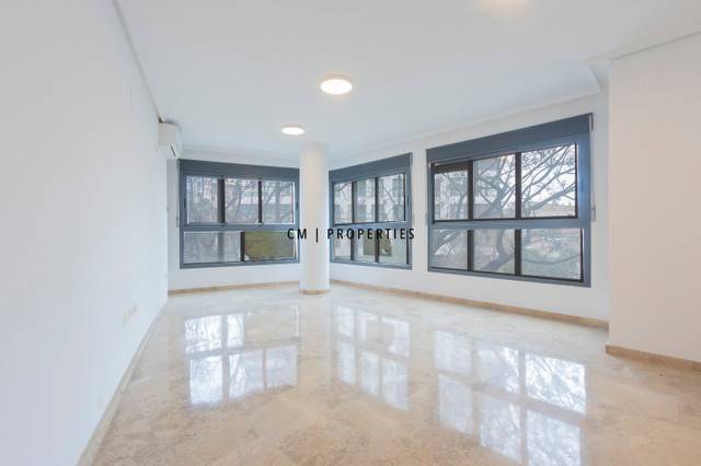 Piso en Alquiler en Peris y Valero en En Corts - Doctor Waksman