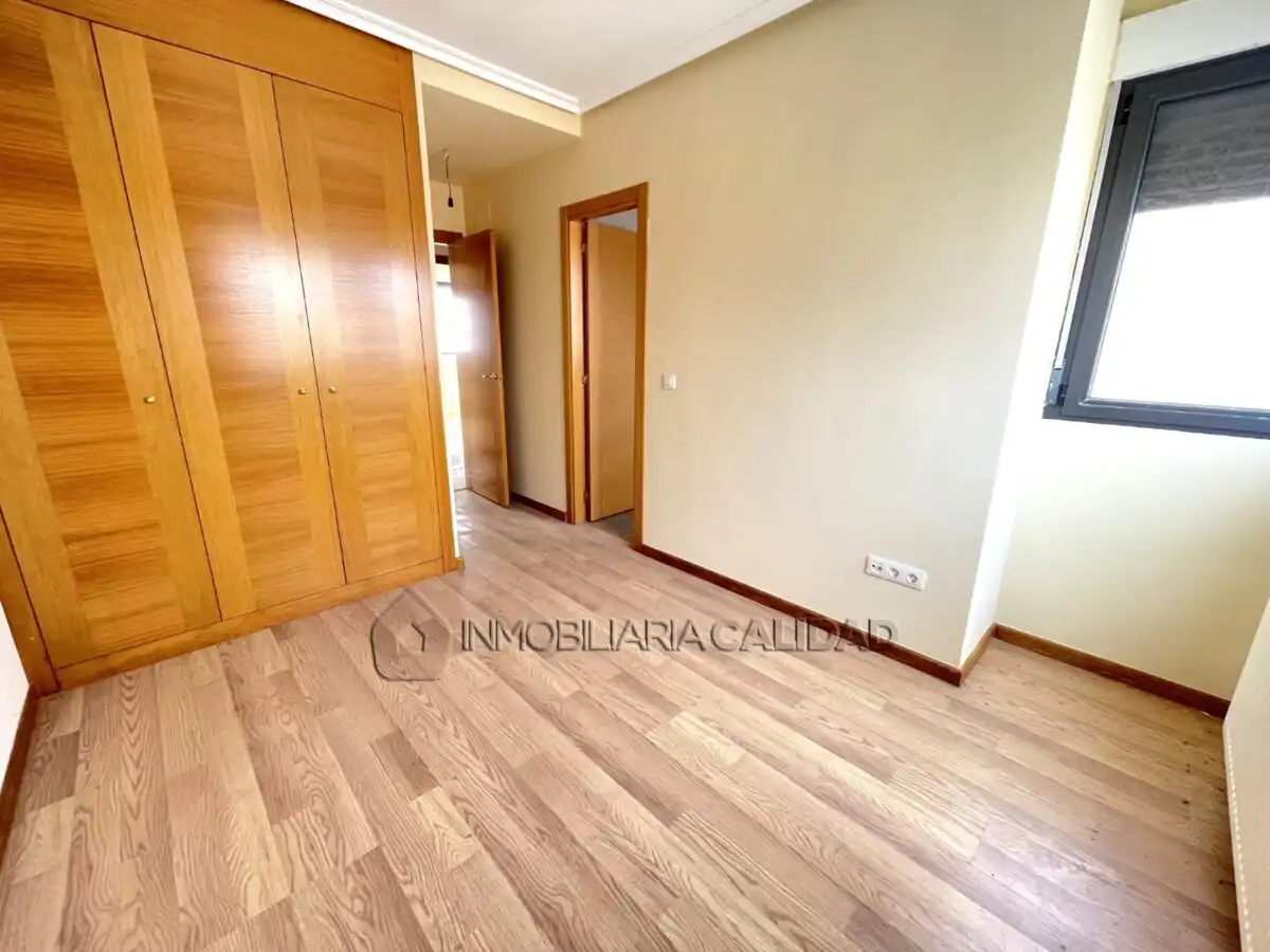 Dormitori de Casa o xalet en venda en Alfoz de Quintanadueñas amb Calefacció