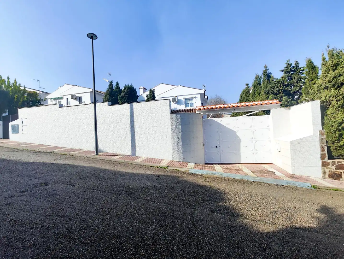 Vista exterior de Casa o xalet en venda en Puertollano amb Aire condicionat, Calefacció i Jardí privat