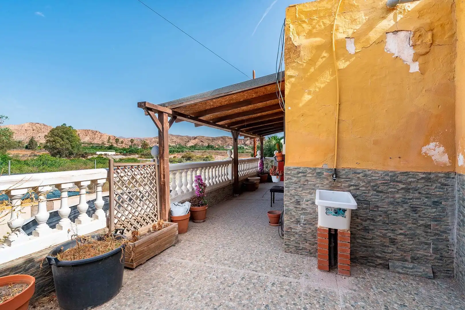 Terrassa de Finca rústica en venda en Rioja amb Jardí privat