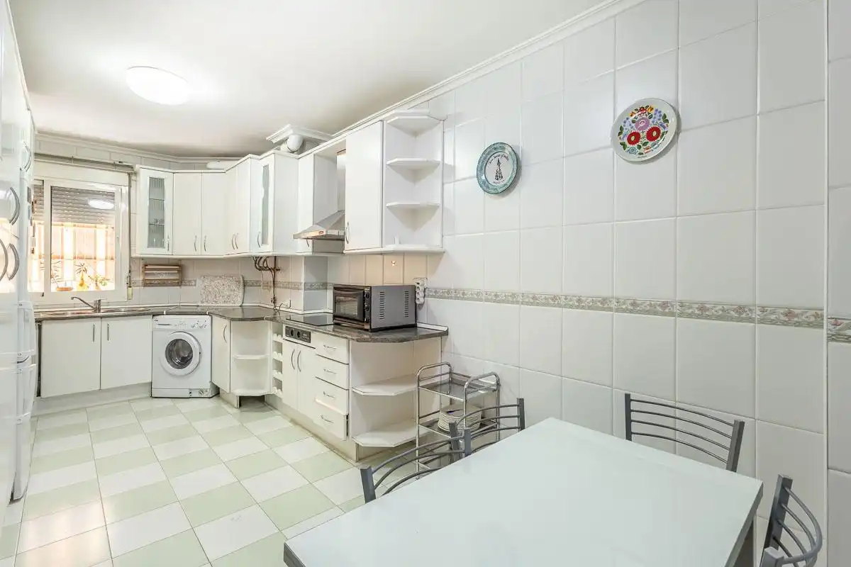 Kitchen of Flat for sale in Granada  with Air Conditioner, Heating and Alarm