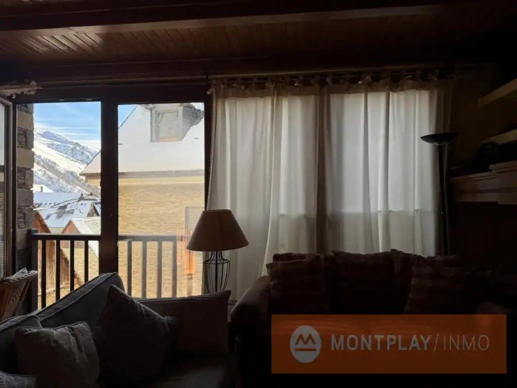 Exterior view of Detached homes for sale in Naut Aran