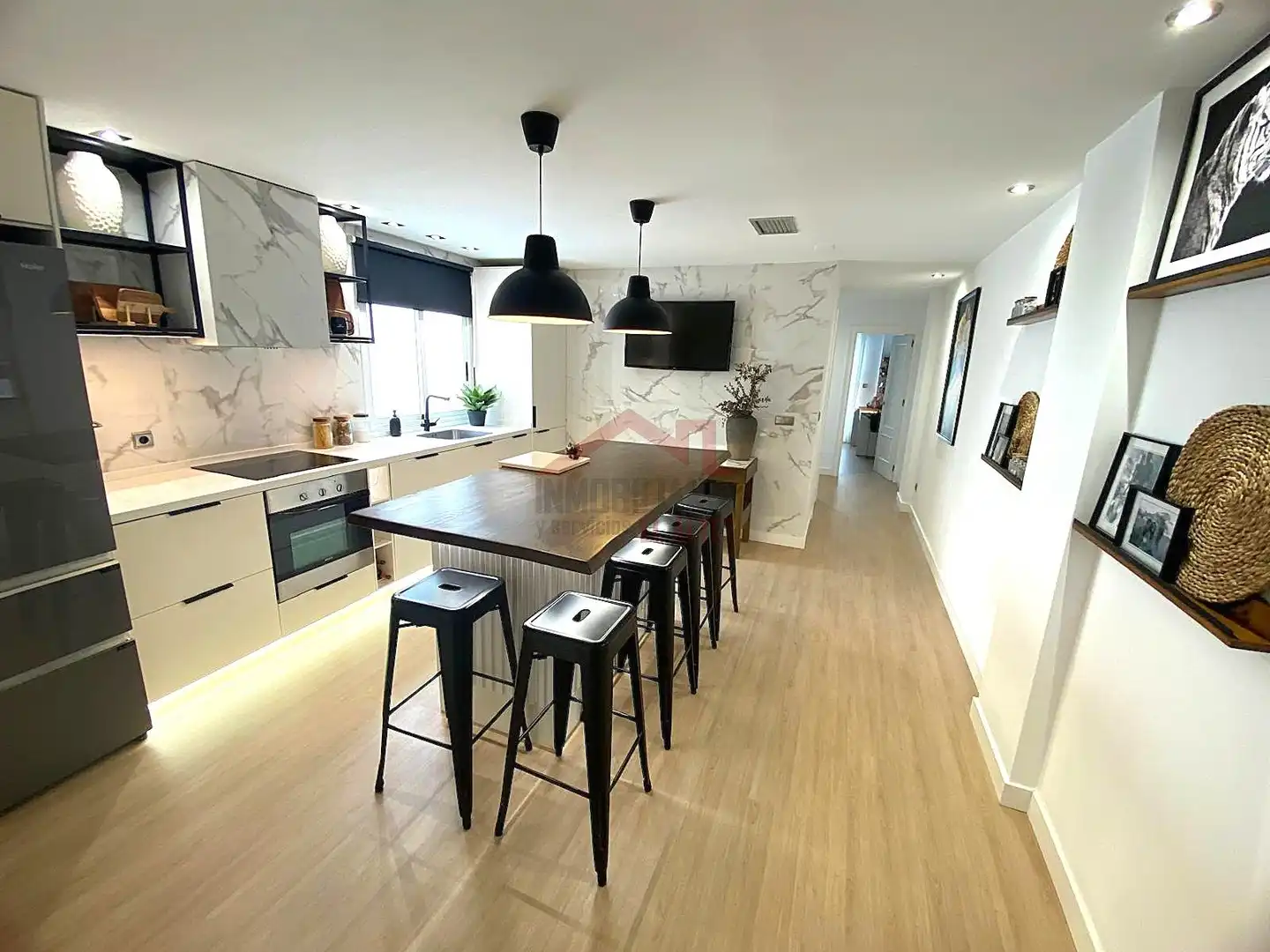 Küche von Wohnung zum Verkauf in Elche / Elx mit Klimaanlage, Heizung und Ofen