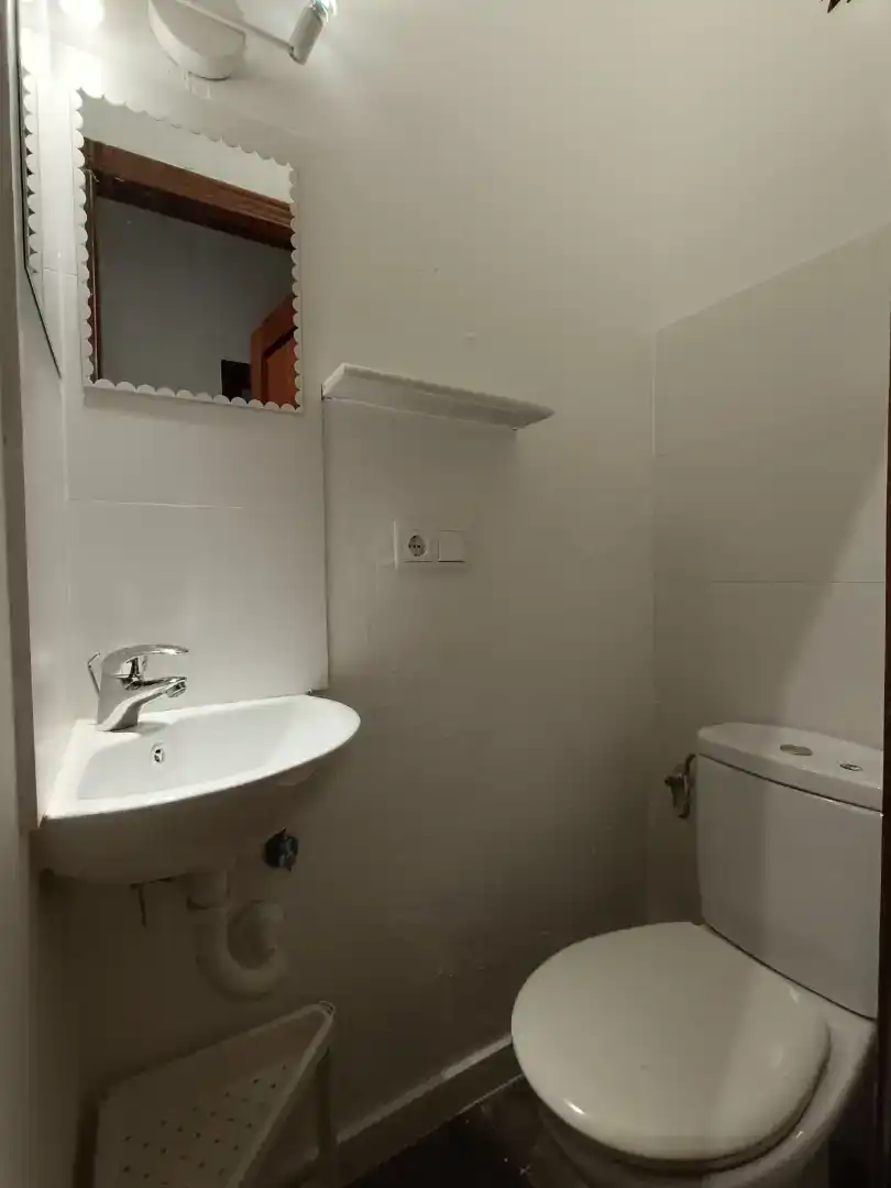 Bathroom of Flat for rent in  Sevilla Capital  with Air Conditioner