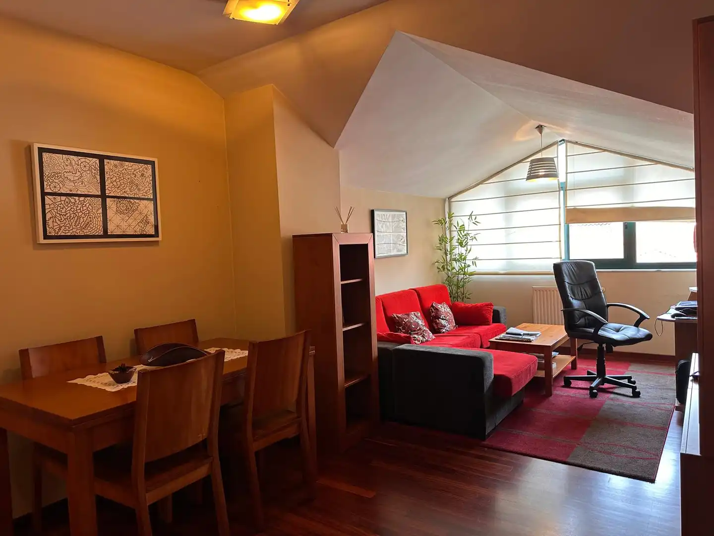 Wohnzimmer von Dachboden zum Verkauf in Ames mit Heizung, Parkett und Abstellraum