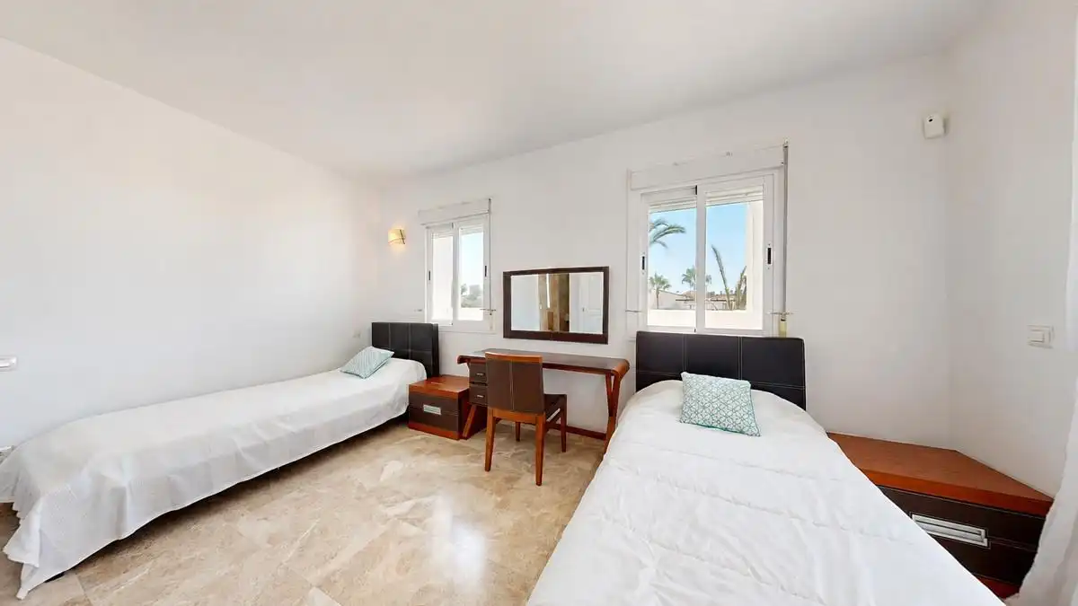 Dormitori de Àtic en venda en Marbella amb Aire condicionat, Jardí privat i Terrassa