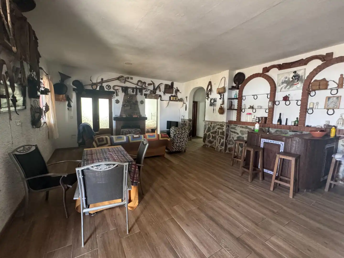 Sala de estar de Finca rústica en venta en Ardales con Jardín privado y Terraza