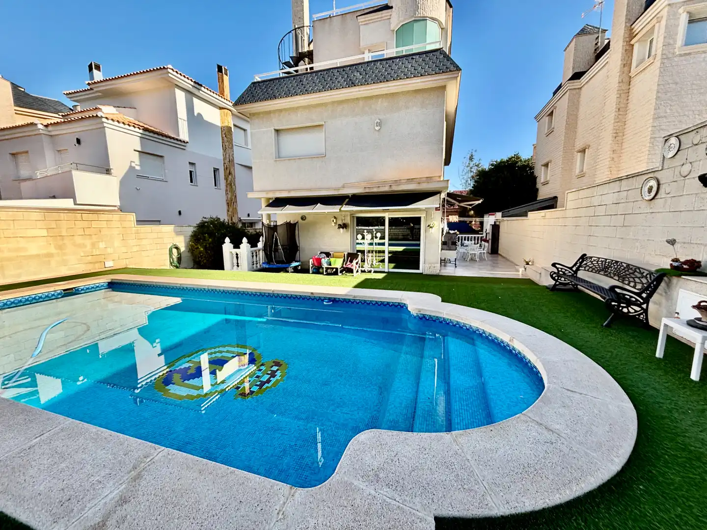 Villa mit Pool zum Verkauf in Playa de San Juan - El Cabo de las Huertas