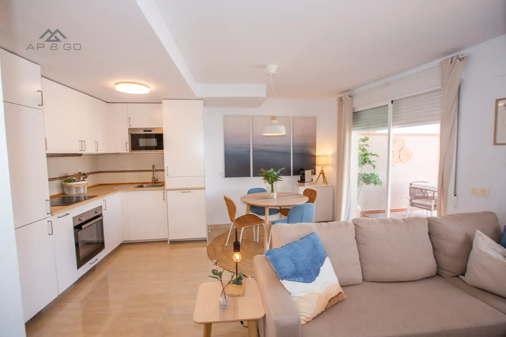 Wohnzimmer von Dachboden zur Miete in Almuñécar mit Klimaanlage, Terrasse und Möbliert