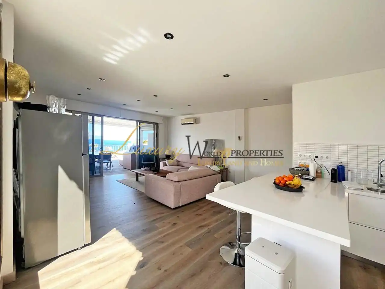 Sala d'estar de Casa o xalet en venda en Santiago del Teide amb Aire condicionat, Terrassa i Piscina