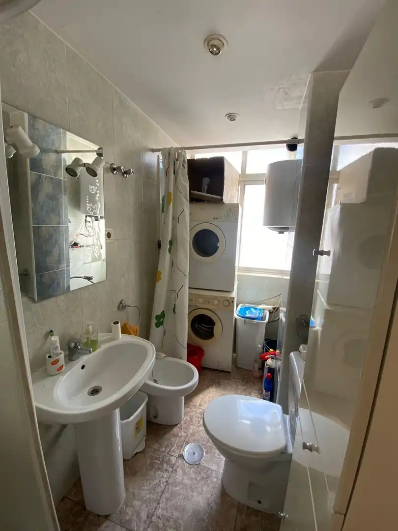 Bathroom of Flat for rent in Granada  with Air Conditioner, Heating and Furnished