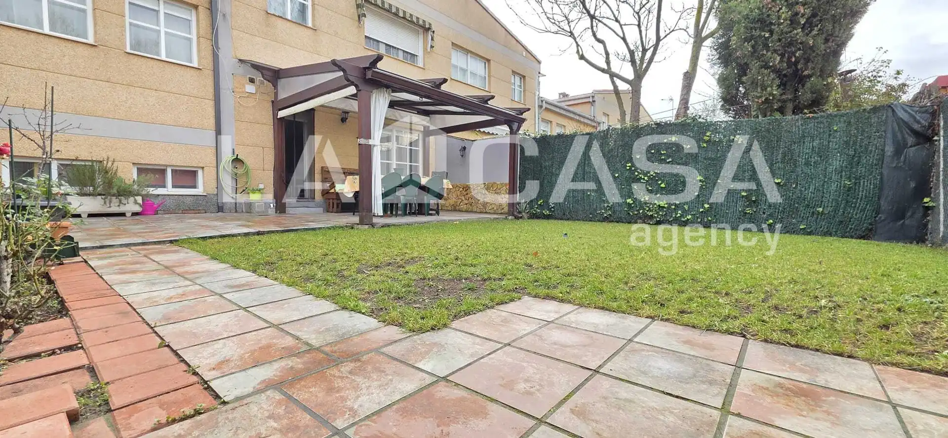 Jardín de Casa adosada en venta en Arroyo de la Encomienda con Calefacción, Terraza y Trastero