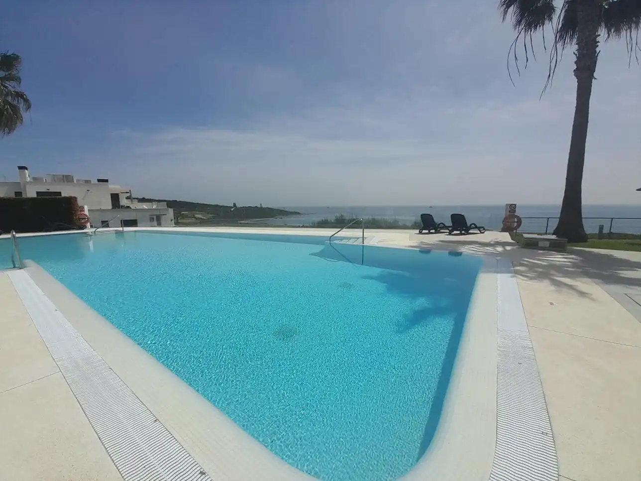 Piscina de Ático en venta en La Alcaidesa con Aire acondicionado, Calefacción y Jardín privado