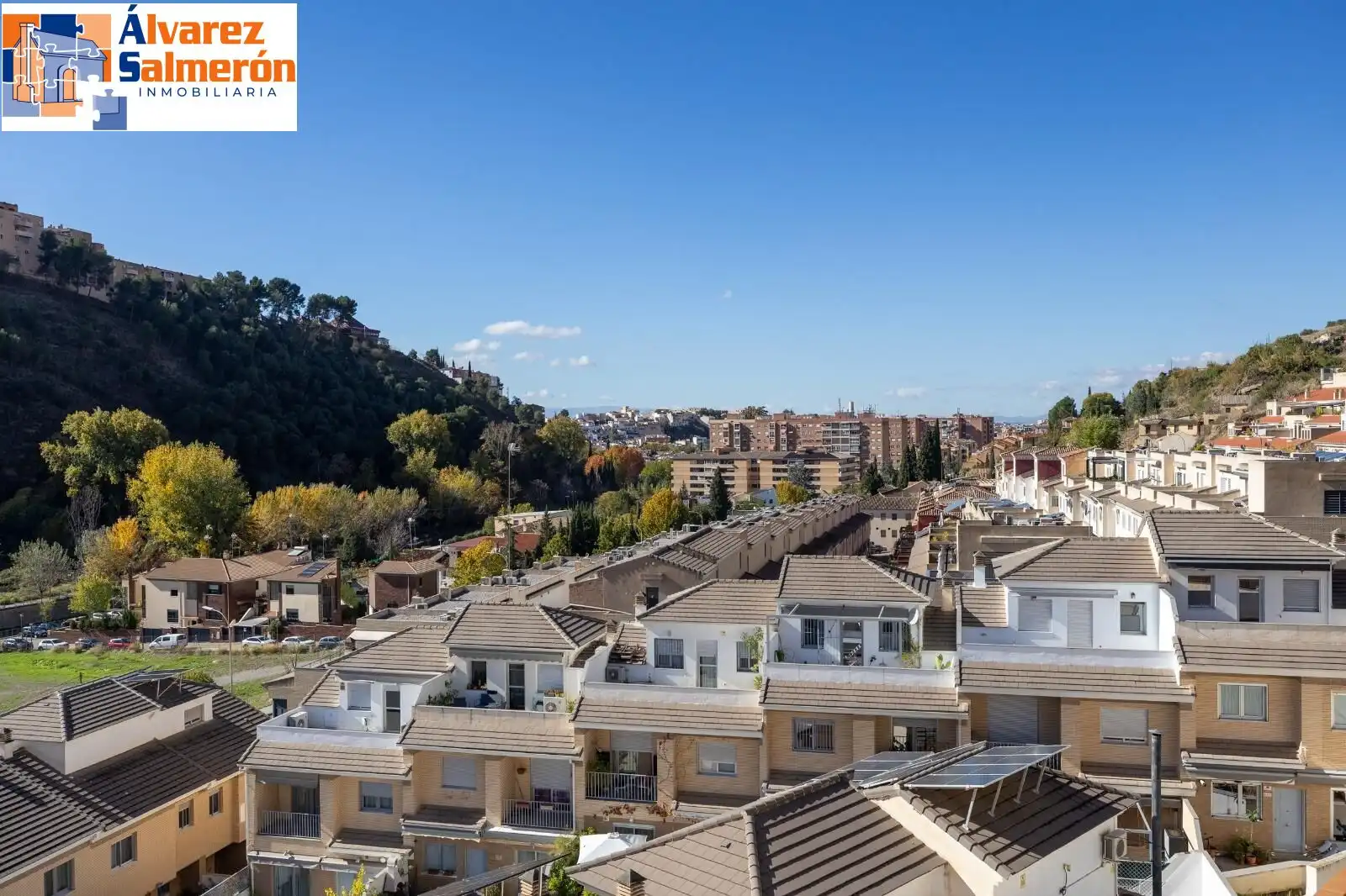 Vista exterior de Casa adosada en venta en Granada con Aire acondicionado, Calefacción y Terraza