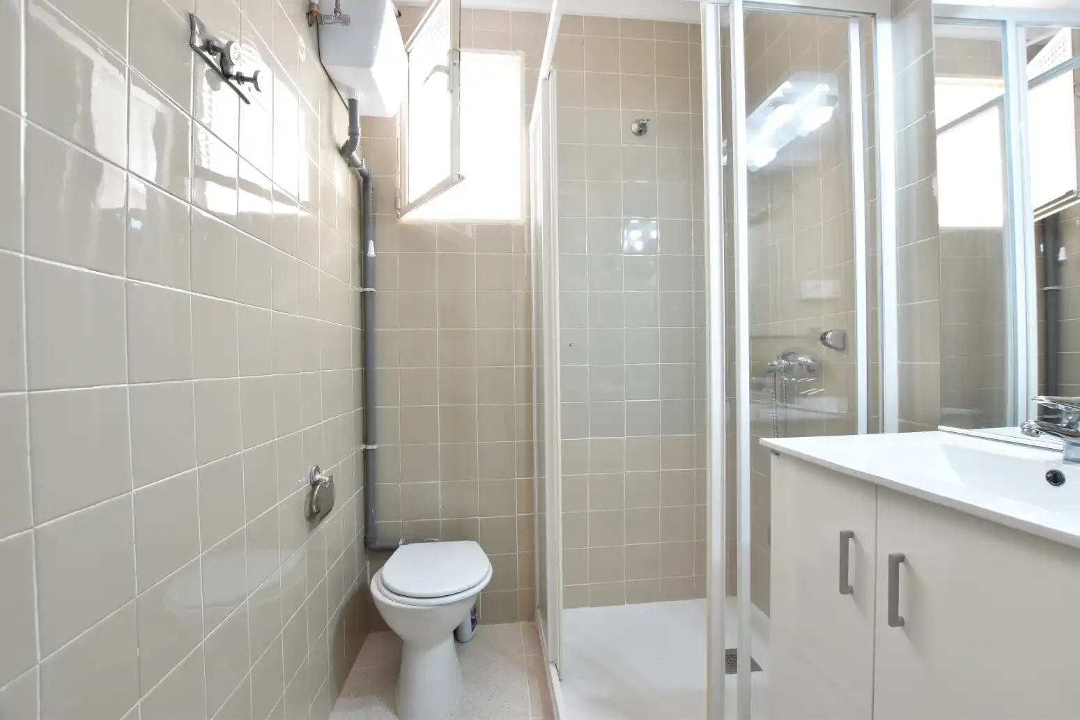 Baño de Piso en venta en Rafelbuñol / Rafelbunyol con Balcón