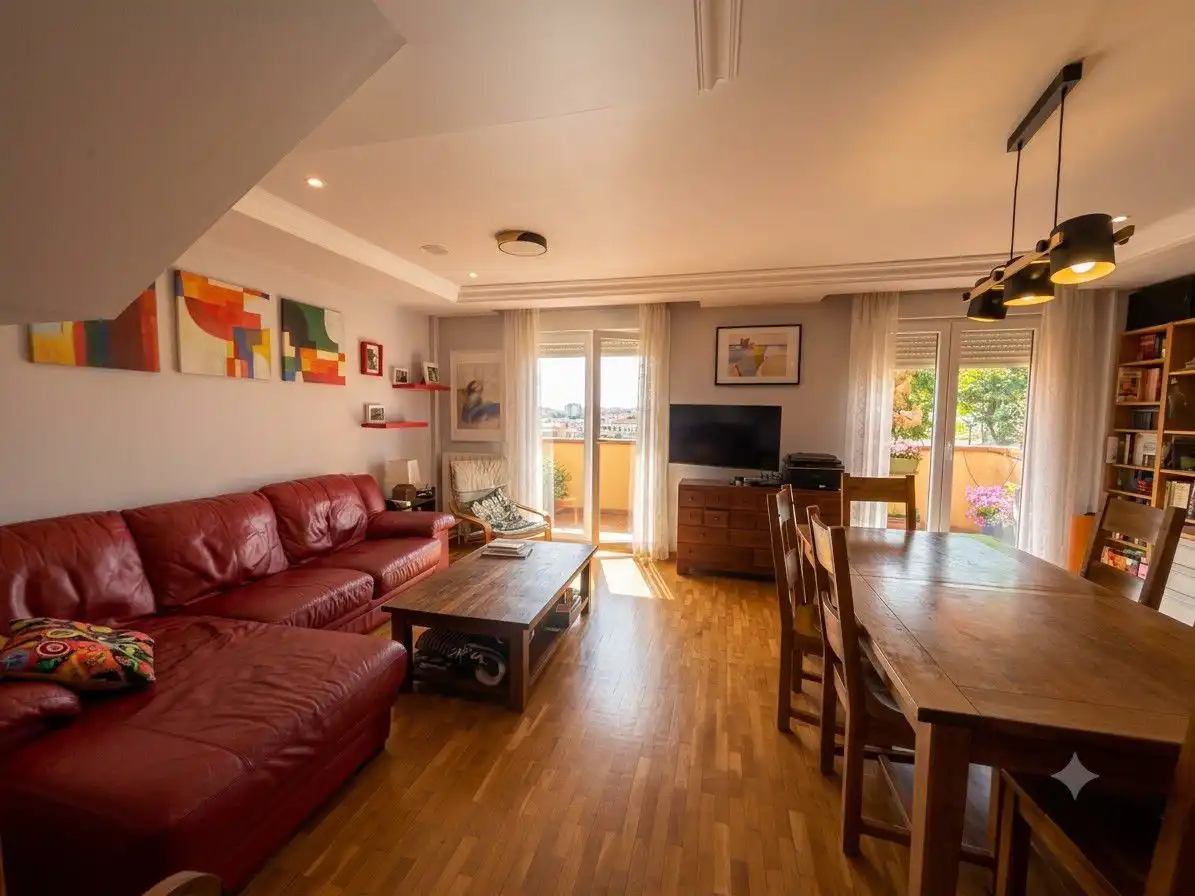 Sala d'estar de Dúplex en venda en Villamediana de Iregua amb Calefacció, Parquet i Terrassa