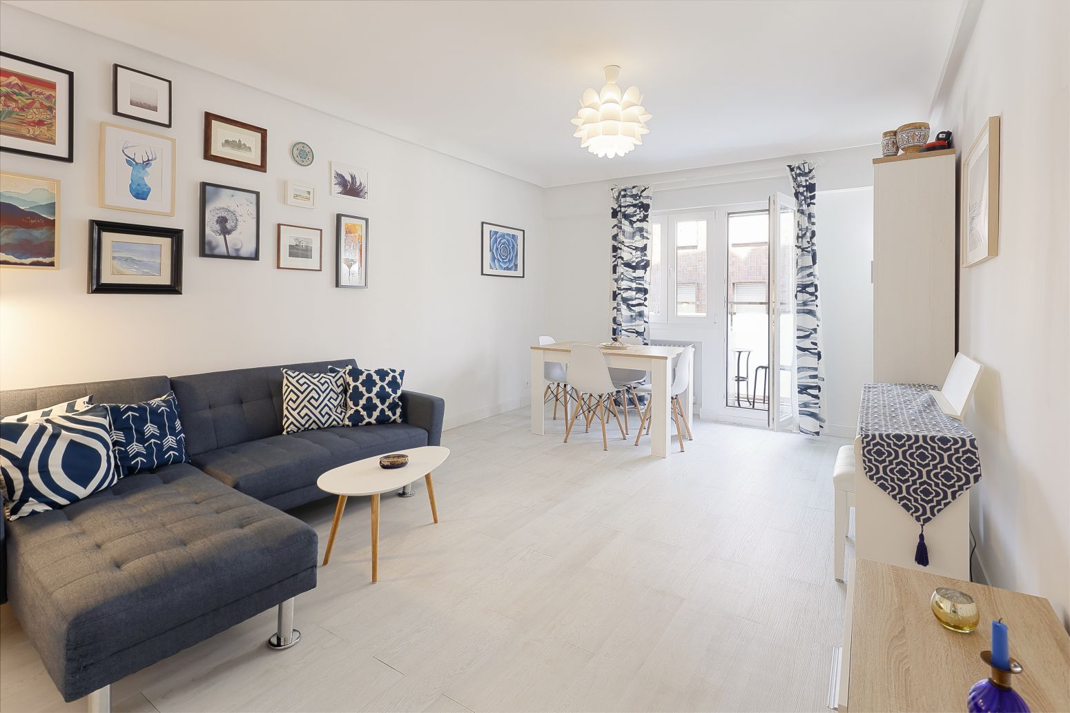Living room of Flat for sale in Oviedo   with Heating, Parquet flooring and Terrace
