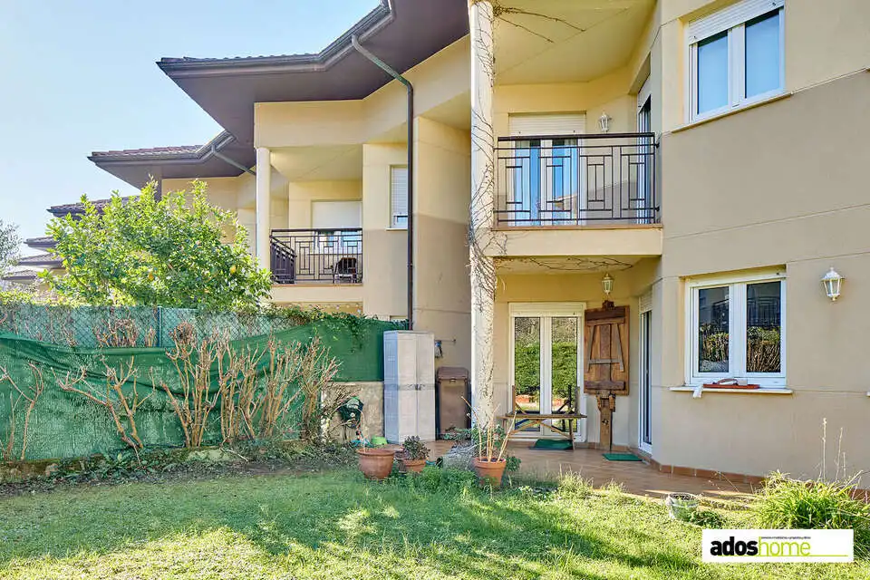 Vista exterior de Casa adosada en venta en Zarautz con Calefacción