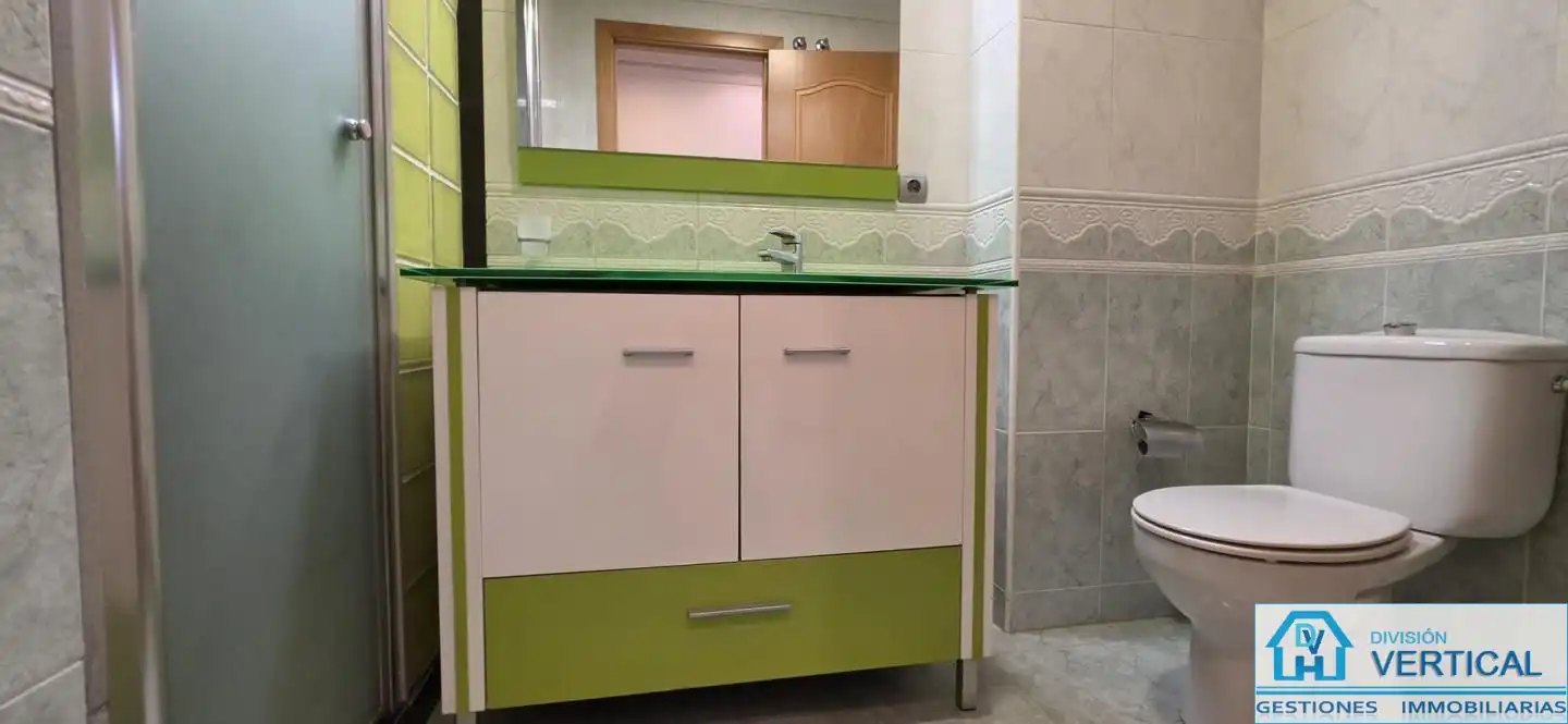 Baño de Piso en venta en Manises con Aire acondicionado, Calefacción y Trastero
