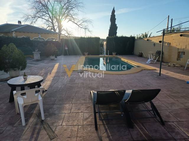 Casa-chalet en Venta en Calle Carretera de Lucena en Las Vegas - Campoaras
