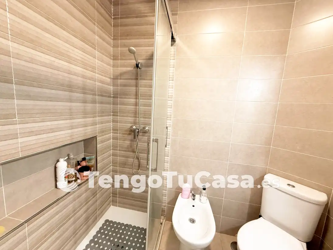 Bathroom of Flat for rent in Madrid  with Heating, Furnished and Oven